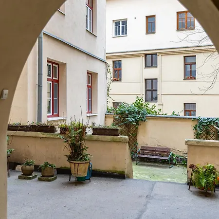 Cozy In Historic Apartment Bratislava