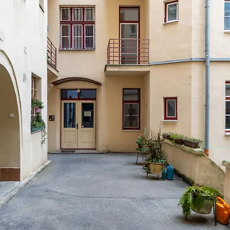 Prime Location Residence, Private Parking Apartment Bratislava