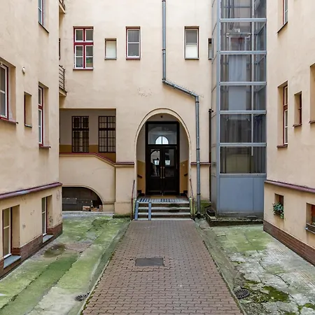 Prime Location Residence, Private Parking Apartment