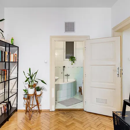 Prime Location Residence, Private Parking Apartment *